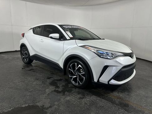 Used 2022 Toyota C-HR XLE image 2