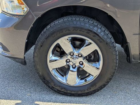 Used 2019 RAM 1500 Express w/ Express Value Package AWD/4WD image 12