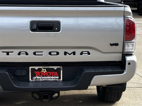 Used 2022 Toyota Tacoma TRD Sport image 6