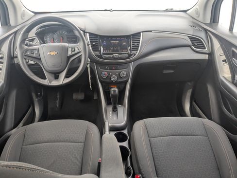 Used 2022 Chevrolet Trax LS w/ Tint and Cruise Package AWD/4WD image 16