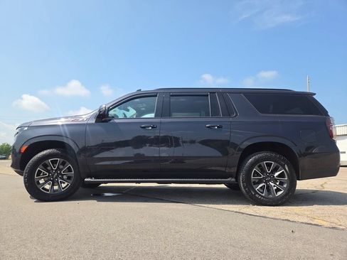 Used 2023 Chevrolet Suburban Z71 w/ Luxury Package AWD/4WD image 23