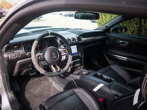 Used 2020 Ford Mustang Shelby GT500 w/ Technology Package image 28