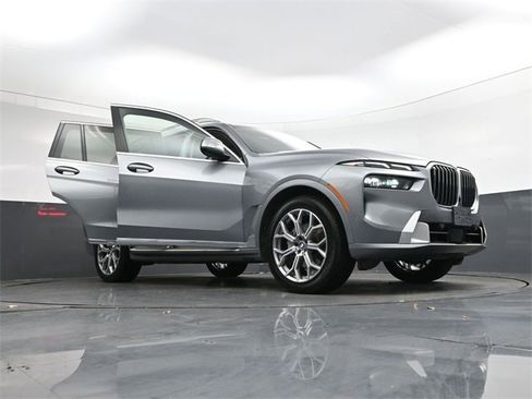 Used 2024 BMW X7 xDrive40i image 35