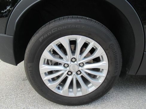 Certified 2024 Cadillac XT4 Luxury w/ Cold Weather Package FWD image 9