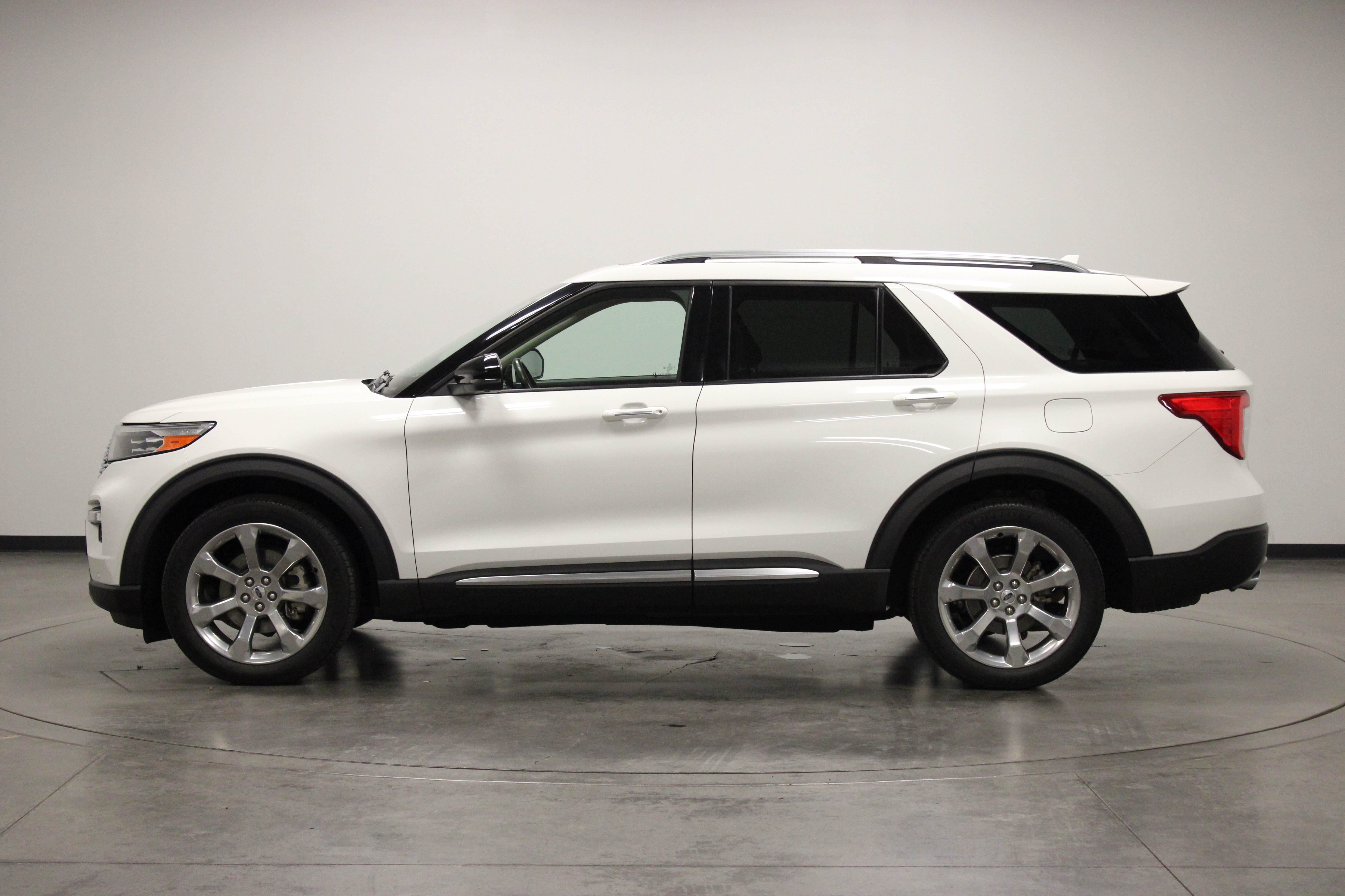 Used 2020 Ford Explorer Platinum w/ Premium Technology Package AWD/4WD image 5
