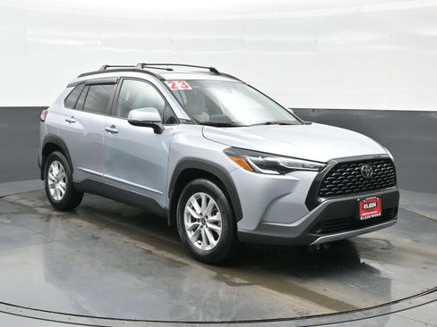 Used 2023 Toyota Corolla Cross LE image 8
