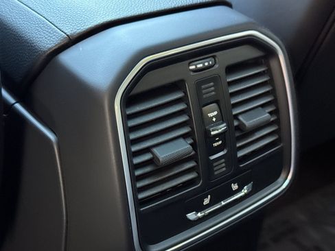 Certified 2026 Porsche Macan AWD/4WD image 15