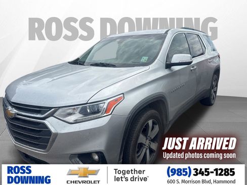 Used 2020 Chevrolet Traverse LT w/ LT Premium Package FWD image 1