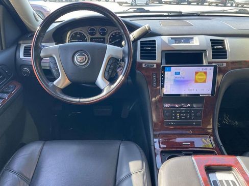 Used 2012 Cadillac Escalade Luxury AWD/4WD image 9