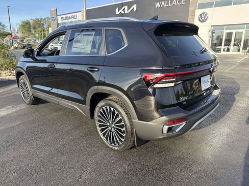 New 2026 Volkswagen Taos SE FWD image 3
