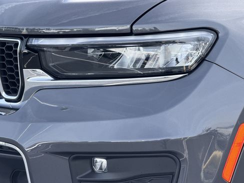 Used 2024 Jeep Grand Cherokee L Overland w/ Luxury Tech Group IV image 5