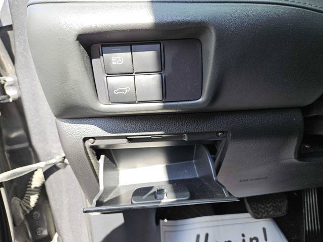 Used 2020 Toyota Highlander XLE FWD image 14