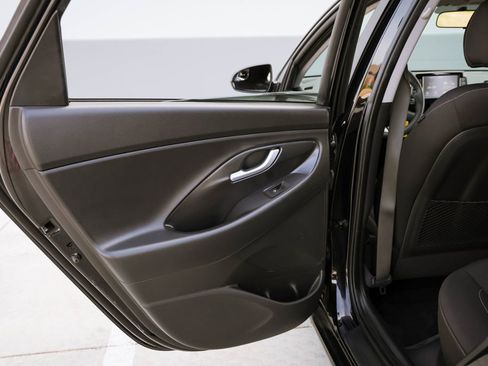 Used 2018 Hyundai Elantra GT image 28