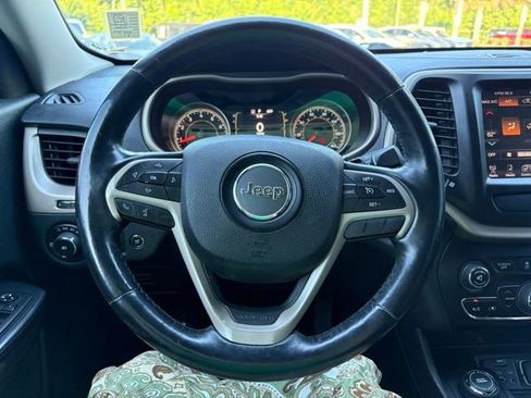 Used 2015 Jeep Cherokee Latitude w/ Comfort/Convenience Group AWD/4WD image 13