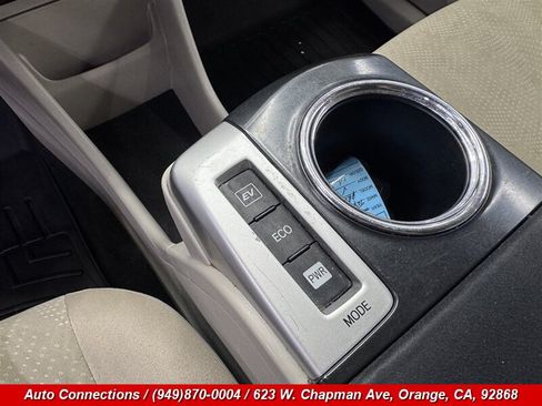 Used 2014 Toyota Prius V Two FWD image 14