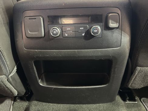 Used 2018 GMC Yukon Denali AWD/4WD image 27