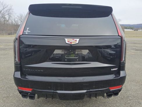 Used 2023 Cadillac Escalade V image 7