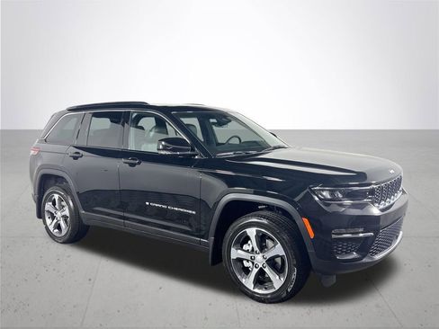 New 2025 Jeep Grand Cherokee Limited w/ MOPAR Finishing Package AWD/4WD image 4