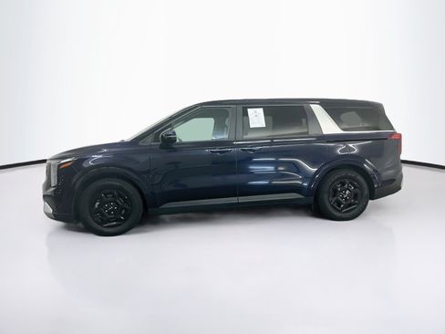 Used 2025 Kia Carnival FWD image 4