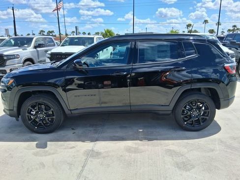New 2026 Jeep Compass Latitude image 4