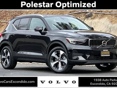 New 2025 Volvo XC40 B5 Core w/ Climate Package