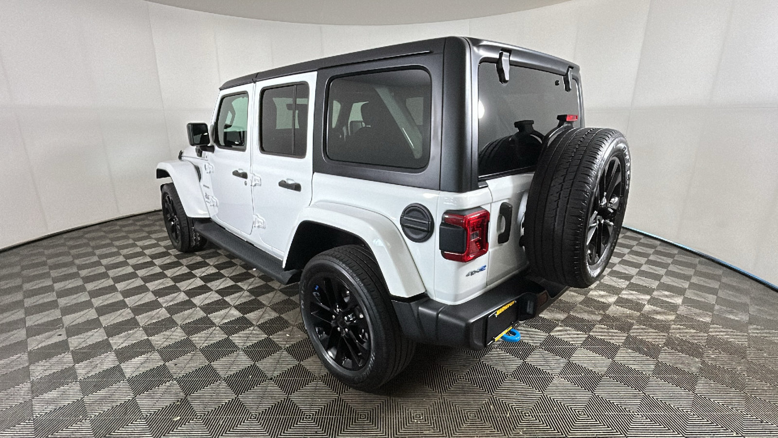 Used 2023 Jeep Wrangler Unlimited Sahara w/ Cold Weather Group AWD/4WD image 5