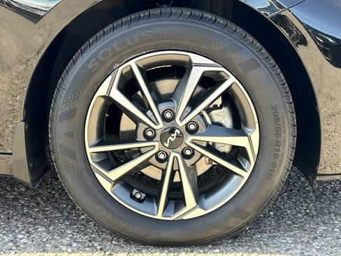 Certified 2023 Kia Forte LXS w/ LXS Technology Package image 8