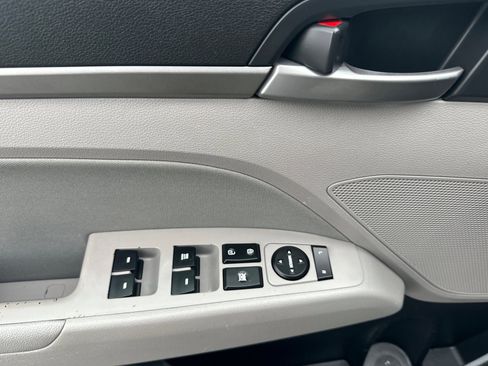 Used 2018 Hyundai Elantra SEL w/ Cargo Package image 8