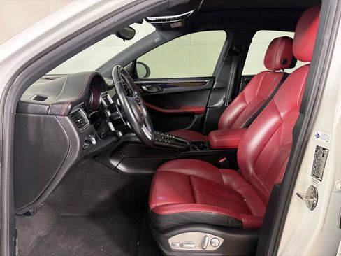 Used 2018 Porsche Macan AWD/4WD image 17