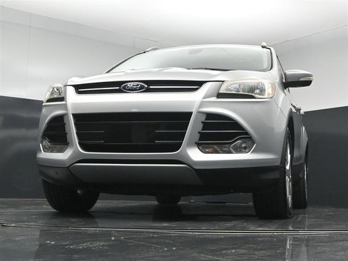 Used 2015 Ford Escape Titanium FWD image 18