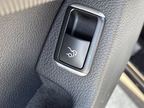 Used 2015 Mercedes-Benz SL 550 image 19