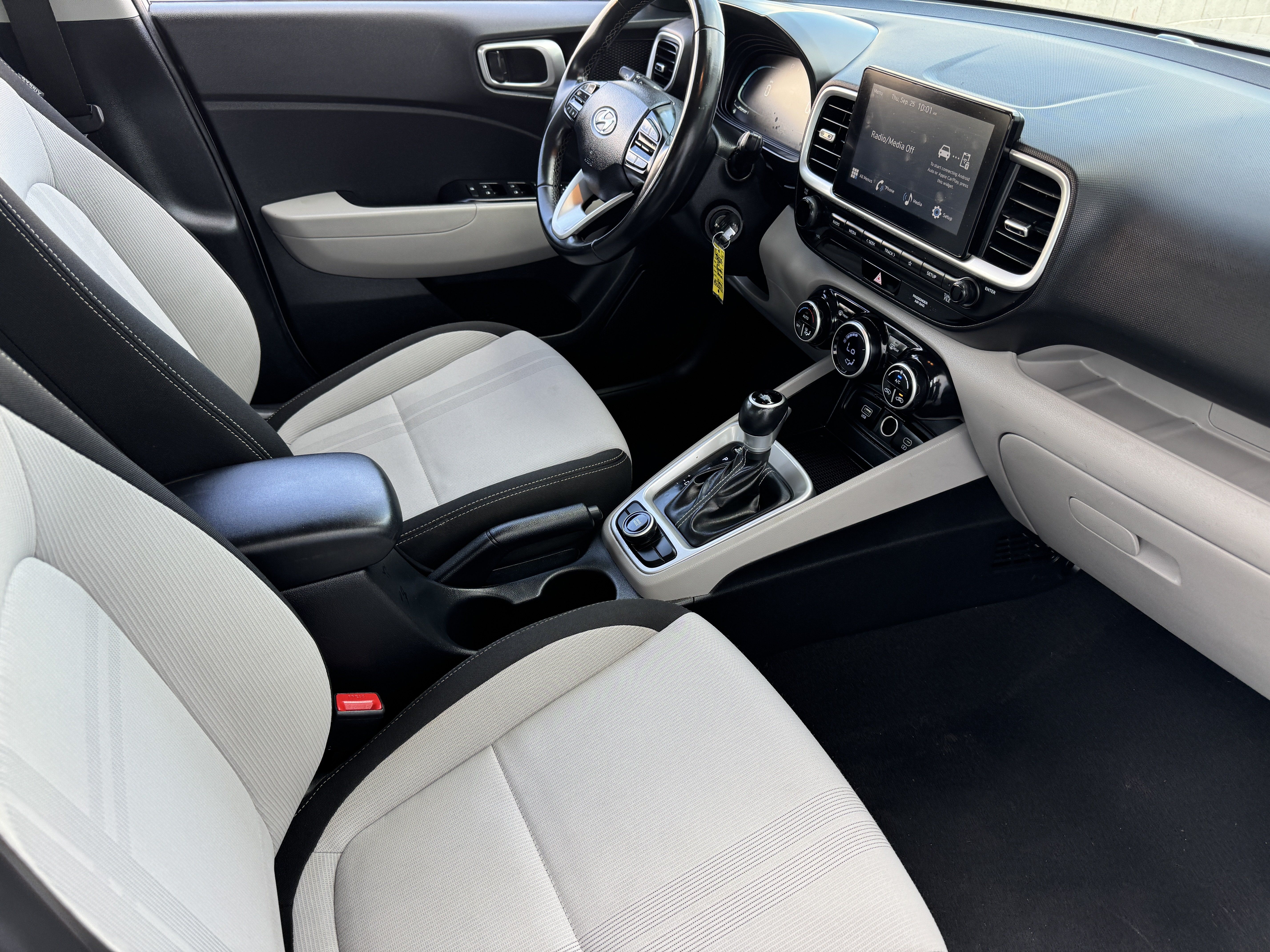 Used 2023 Hyundai Venue SEL FWD image 20