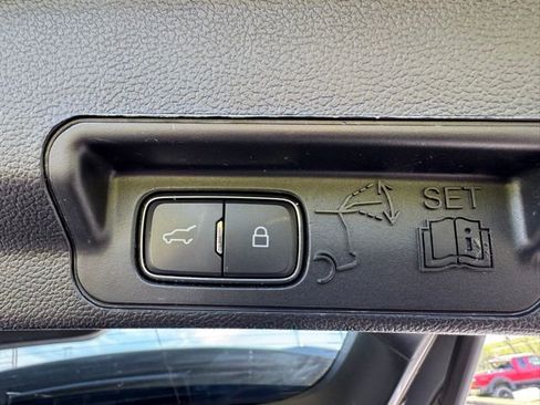 Used 2020 Ford Explorer XLT w/ Equipment Group 202A image 12