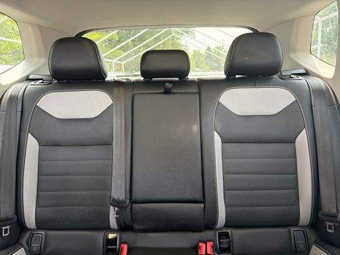 Used 2022 Volkswagen Taos SEL w/ Panoramic Sunroof Package AWD/4WD image 37