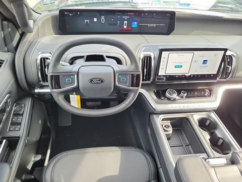 New 2026 Ford Expedition Platinum w/ Stealth Appearance Package AWD/4WD image 18