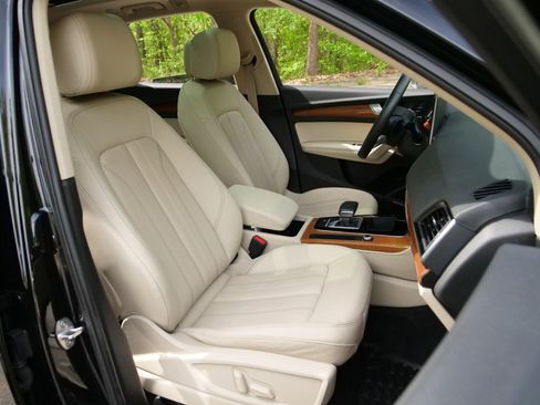 Used 2023 Audi Q5 2.0T Premium Plus w/ Premium Plus Package image 38