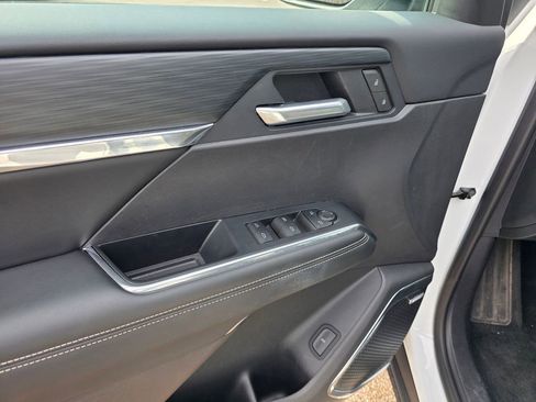 Used 2025 GMC Acadia Elevation image 12