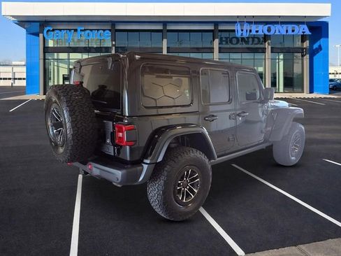 Used 2025 Jeep Wrangler Unlimited Rubicon AWD/4WD image 2