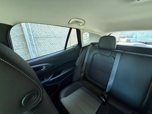 Used 2025 Chevrolet Trax LT FWD image 37