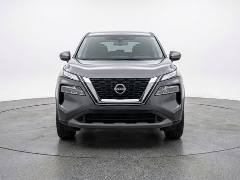 Used 2025 Nissan Rogue SV FWD image 2