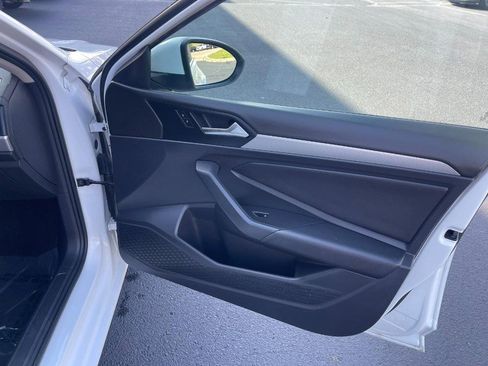 Used 2019 Volkswagen Jetta R-Line image 11