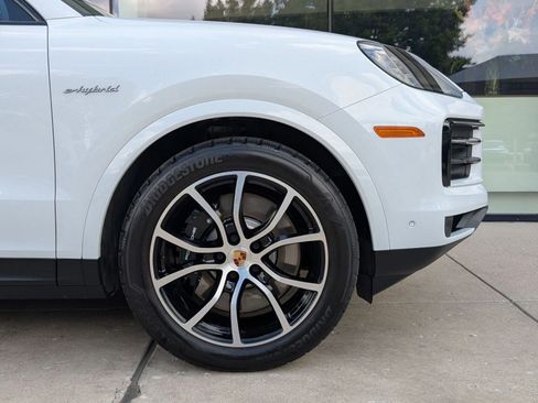 Certified 2025 Porsche Cayenne E-Hybrid AWD/4WD image 11