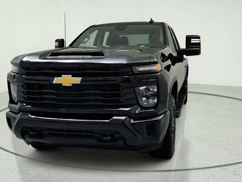 Used 2024 Chevrolet Silverado 2500 Custom w/ Custom Convenience Package AWD/4WD image 8