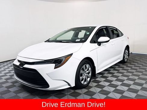 Certified 2025 Toyota Corolla LE FWD image 3