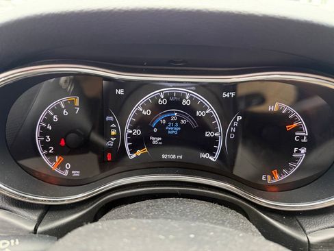 Used 2019 Jeep Grand Cherokee Altitude image 9