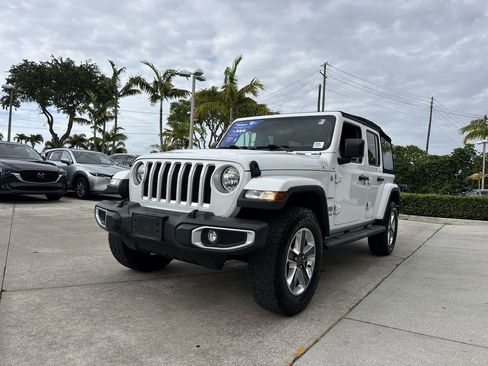 Used 2019 Jeep Wrangler Unlimited Sahara w/ Dual Top Group AWD/4WD image 31