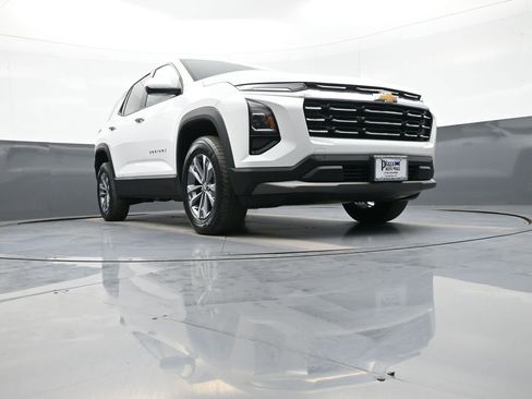 Used 2025 Chevrolet Equinox LT FWD image 26