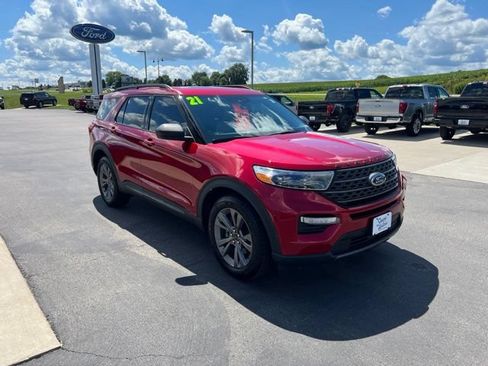Used 2021 Ford Explorer XLT w/ Equipment Group 202A AWD/4WD image 3