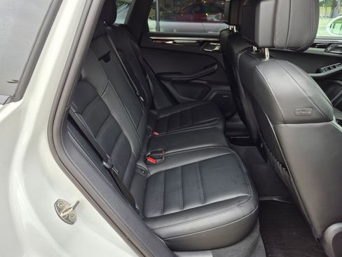 Certified 2026 Porsche Macan AWD/4WD image 24