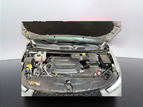 Used 2024 Chrysler Pacifica Touring-L FWD image 30